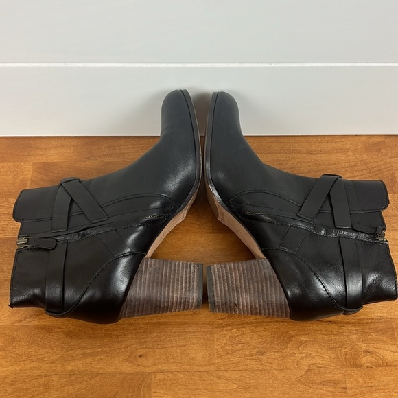 Cole Haan Cassidy buckle ankle boot stacked heel black leather size 10 - Picture 5 of 9